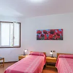 Terraced House With Garden And Pools דירה