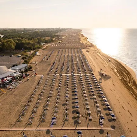 Terraced House With Garden And Pools * 비비오네