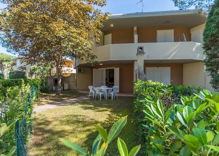 Terraced House With Garden And Pools 아파트