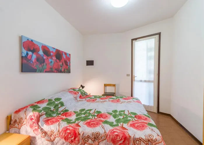 Terraced House With Garden And Pools